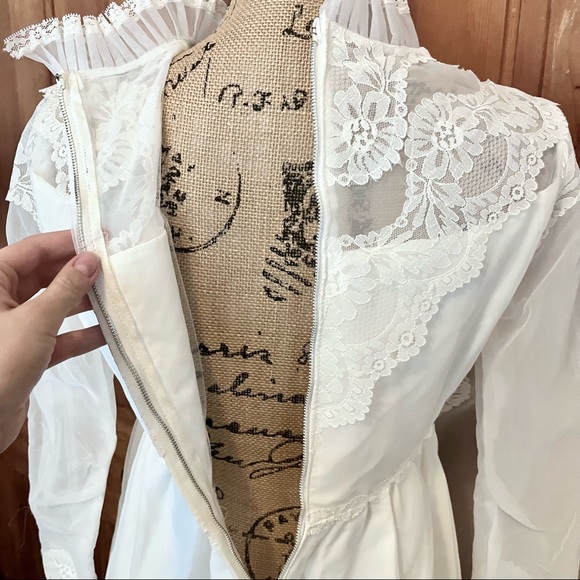 Vintage Union Made Wedding Dress & Vail - Picture 8 of 12